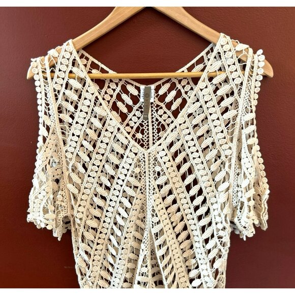 XCVI Women's Cream V-Neck Crocheted Cold Shoulder Blouse Size 1 Beach Cover Up - Picture 2 of 6
